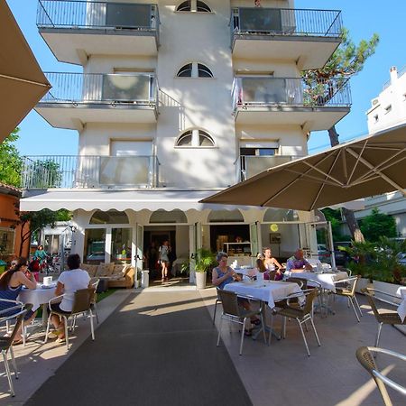 Hotel Falco Riccione Exterior foto