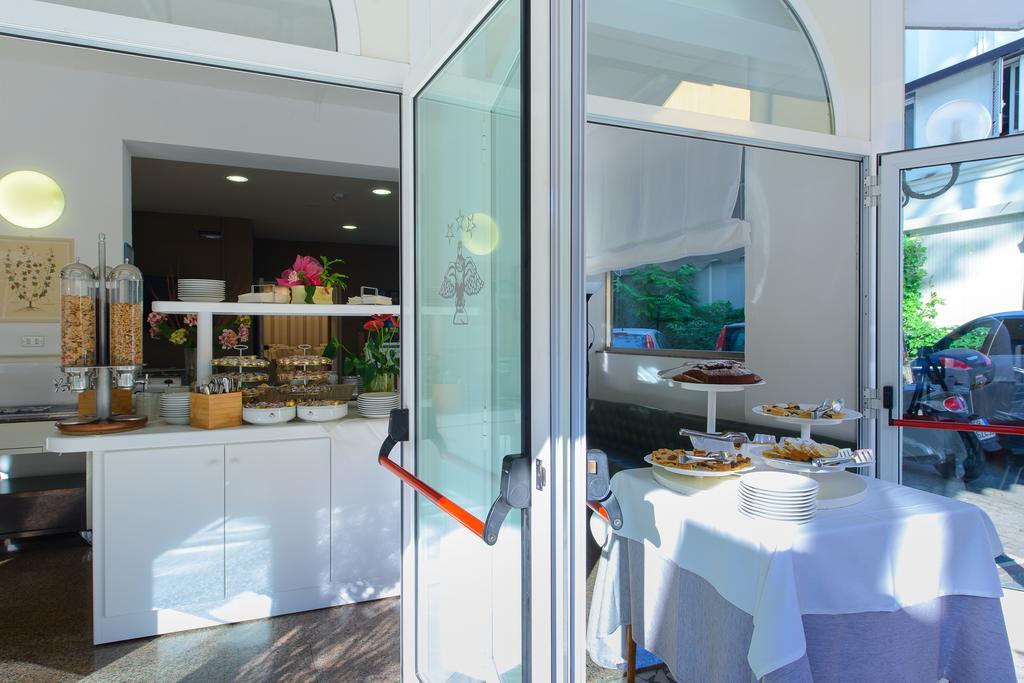 Hotel Falco Riccione Exterior foto