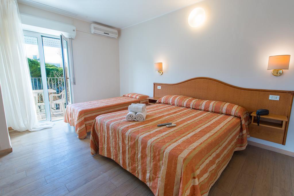 Hotel Falco Riccione Exterior foto