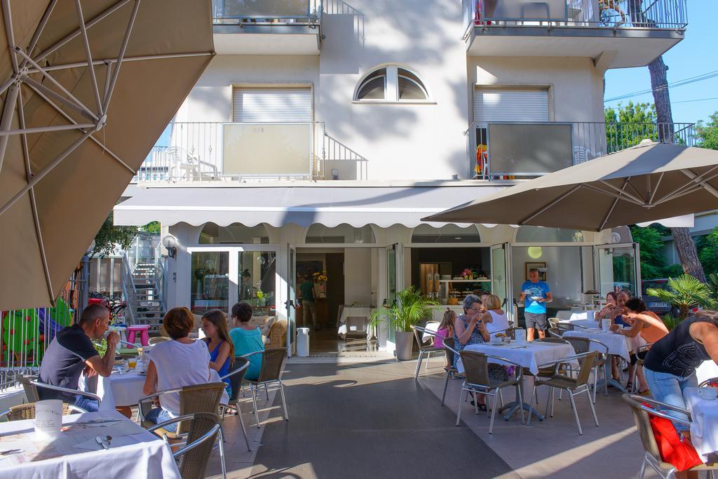 Hotel Falco Riccione Exterior foto